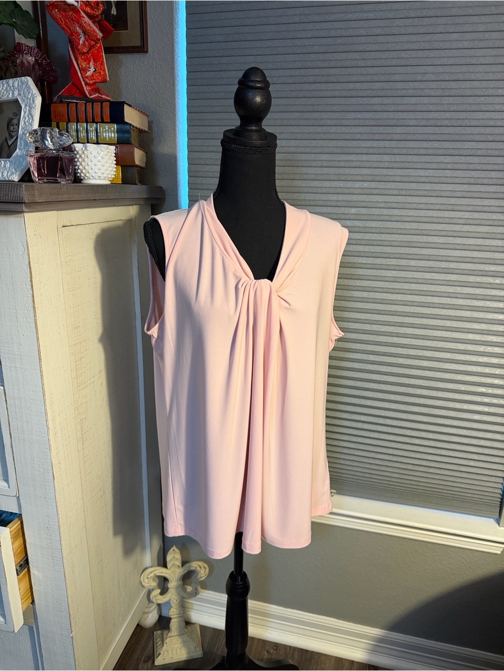 🤩Kasper Sleeveless Twist-Front blouse- Light Pink size XL